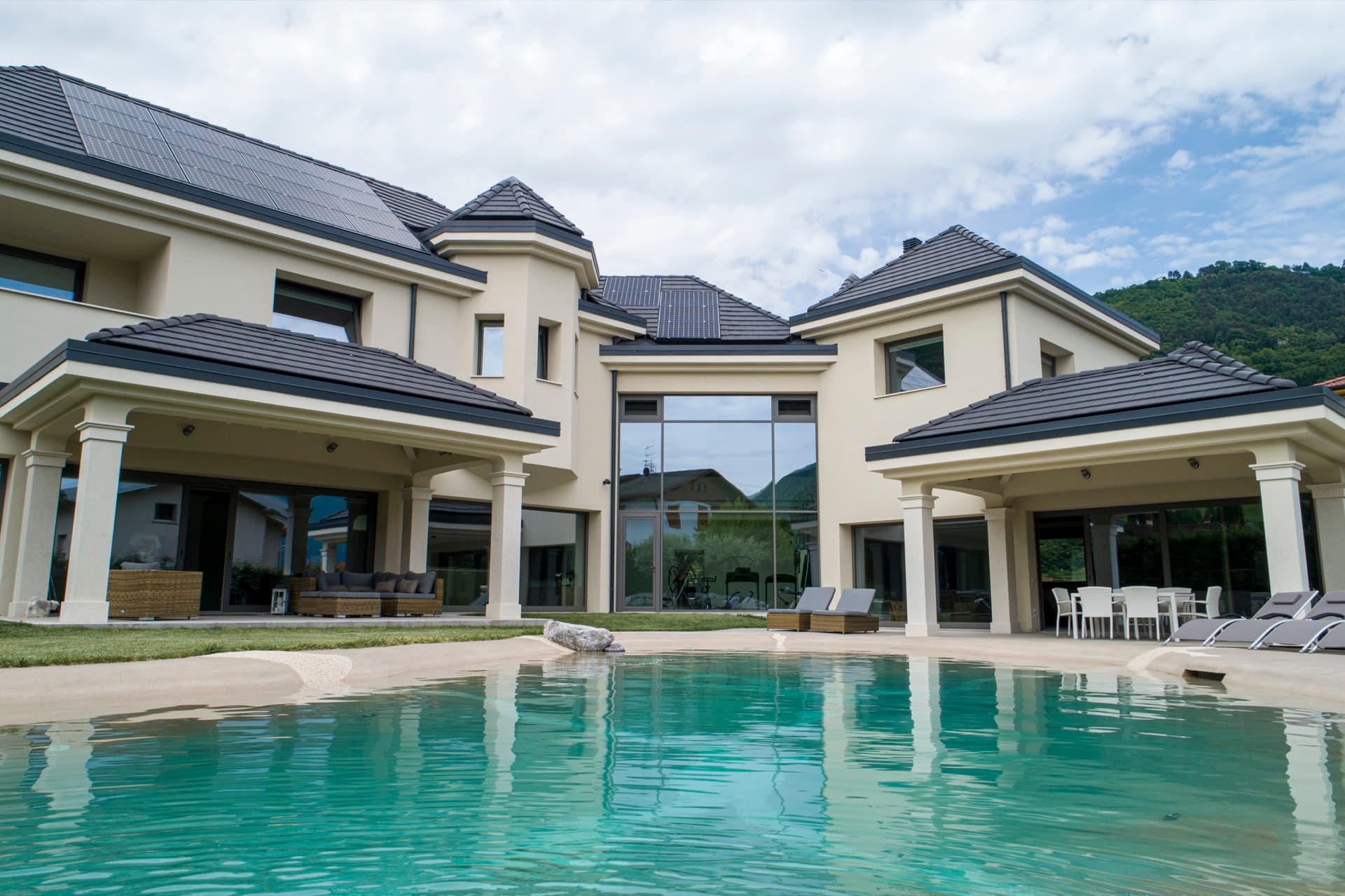 Villa con piscina naturale