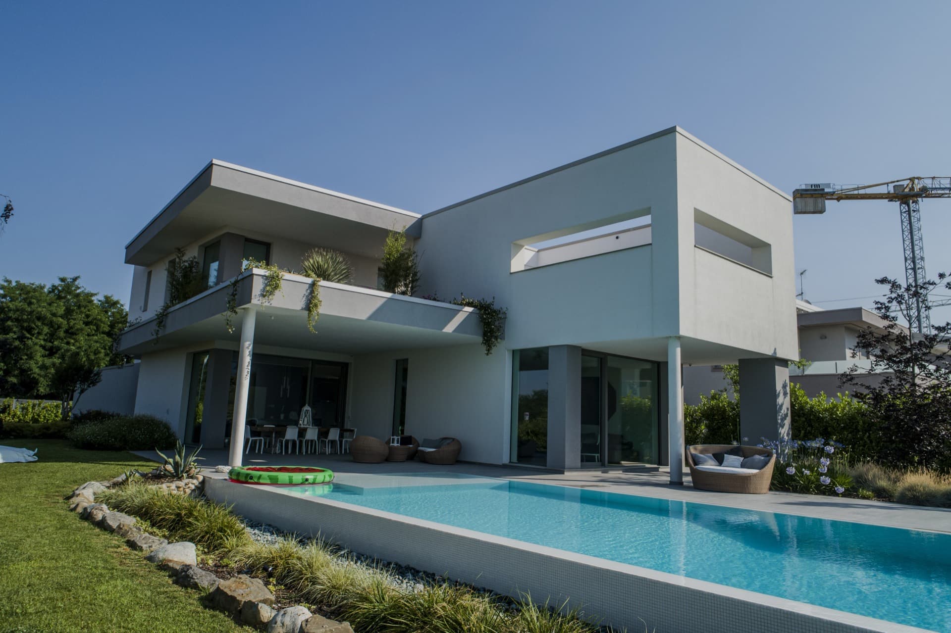 Villa moderna con piscina