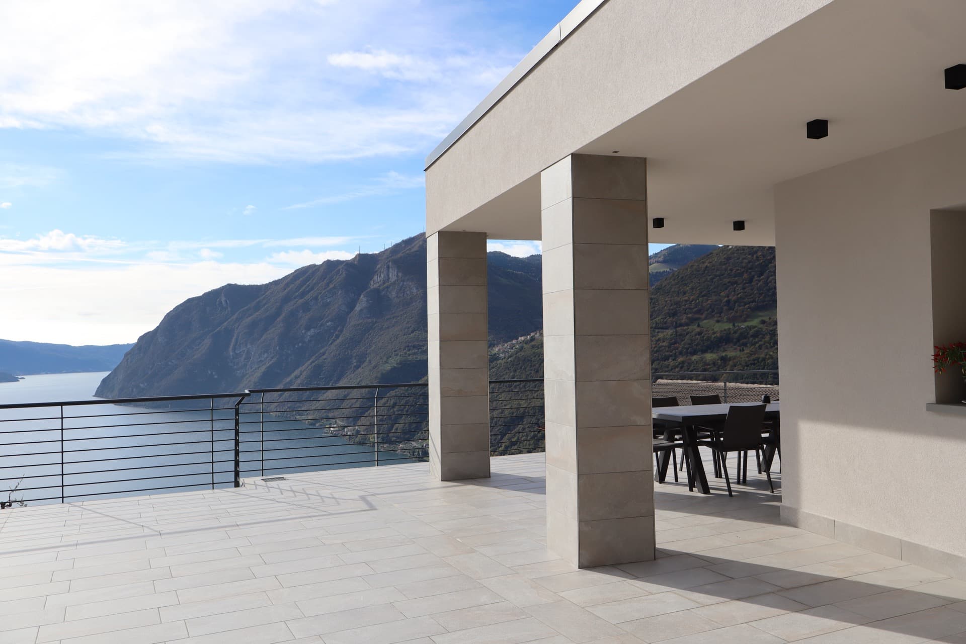 Villa moderna tra le montagne